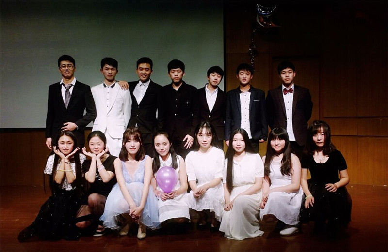 天美娱乐官网
举行2016年女生节舞会