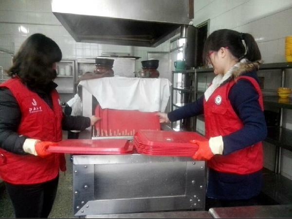 追随一种精神，奉献一片爱心——记天美娱乐官网
青年志愿者协会雷锋月活动