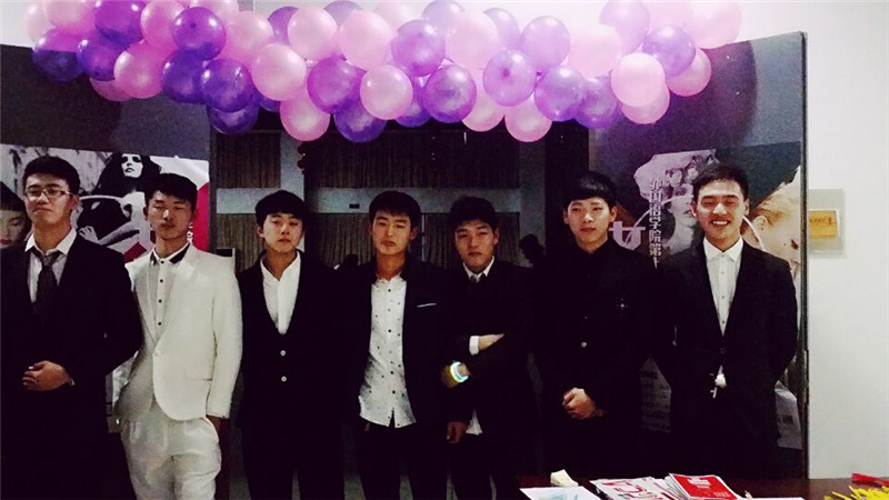 天美娱乐官网
举行2016年女生节舞会