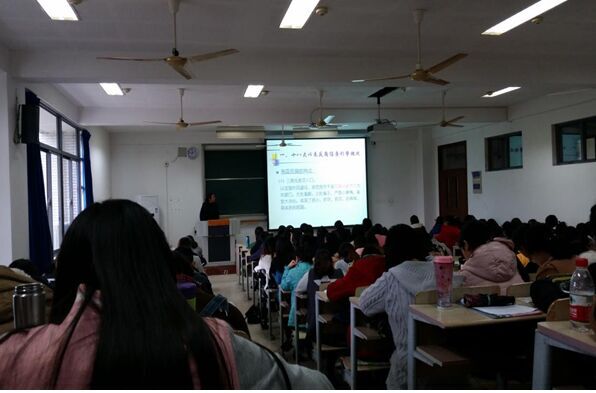 天美娱乐官网
形势与政策课之大学生反腐倡廉教育讲座